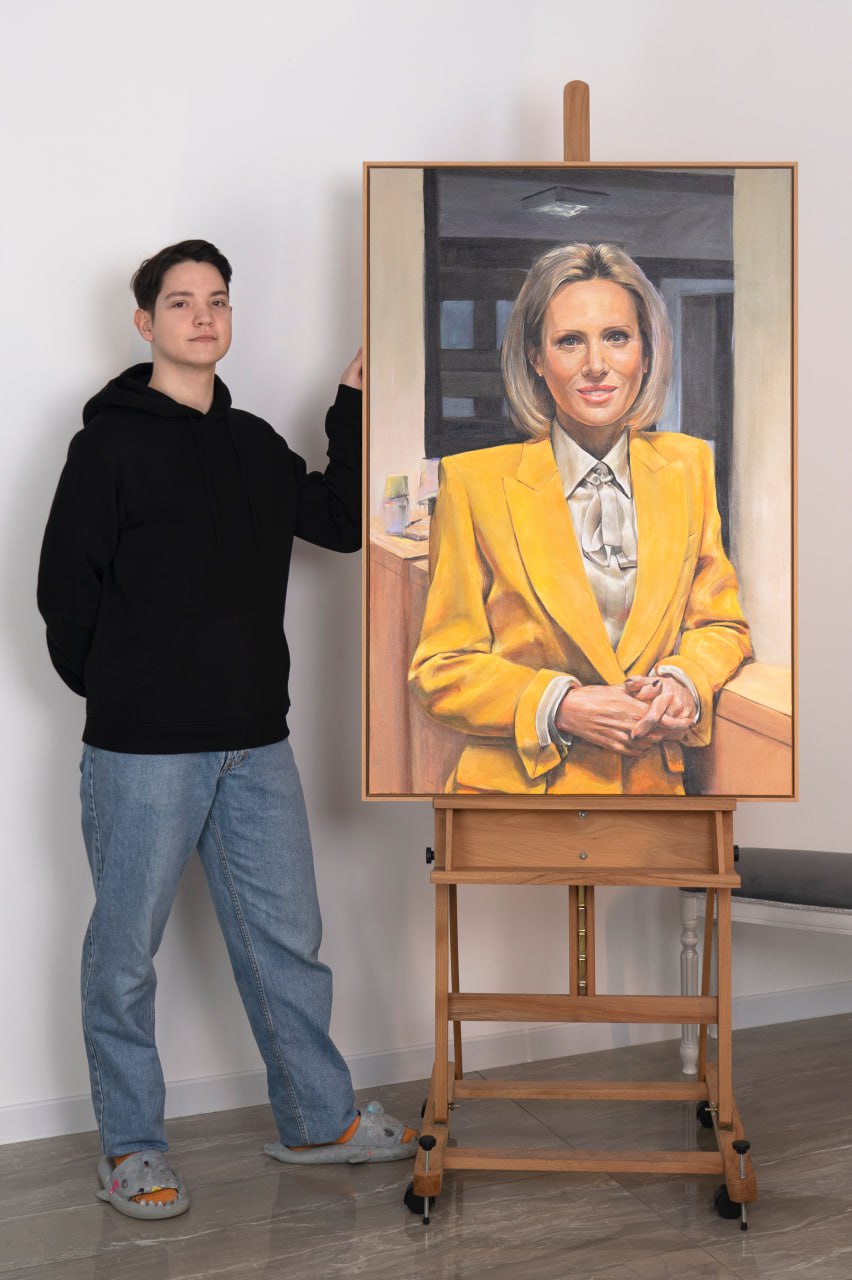 Wie man ein Porträt als Geschenk ohne „Kitsch“ gestaltet: moderne Formate für persönliche Kunstwerke