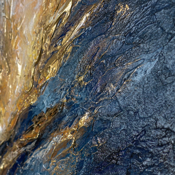 Handgemaltes Querformat Wandbild „Silberne Tiefe" – abstrakte Komposition in Blau und Gold, 50x70 cm