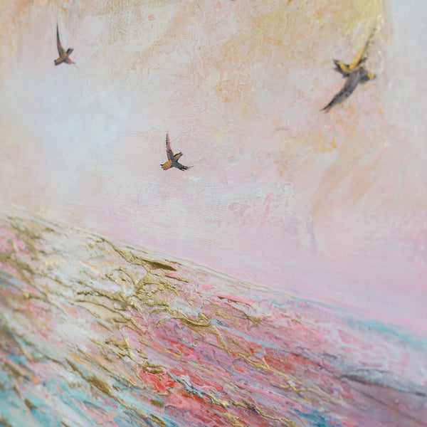 Fünf Vögel im Goldlicht – maritime Poesie handgemalt mit Rosa und Türki