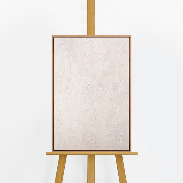 Handgemaltes Strukturbild „Das Flüstern der Zeit" auf Staffelei – cremefarbene Spachteltextur, Rahmen