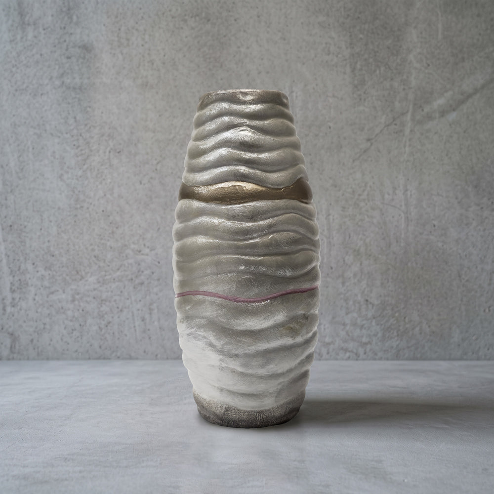 Keramikvase – handbemalt in Silbergrau, 21 cm
