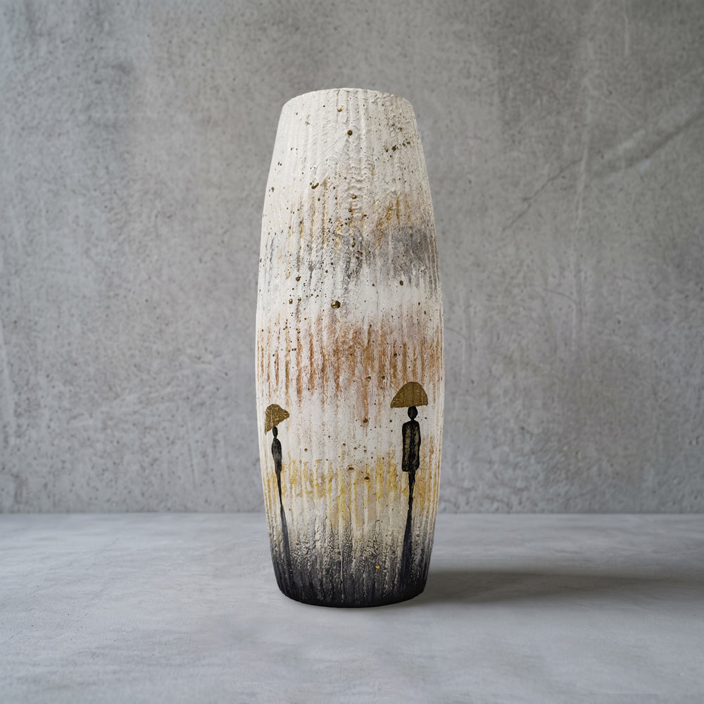 Porzellanvase handbemalt in Weiß und Ocker, 29 cm