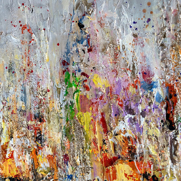 Abstraktes Leinwandbild „Heller Horizont" – Nahaufnahme der Pinselstruktur in Gold und Rot 