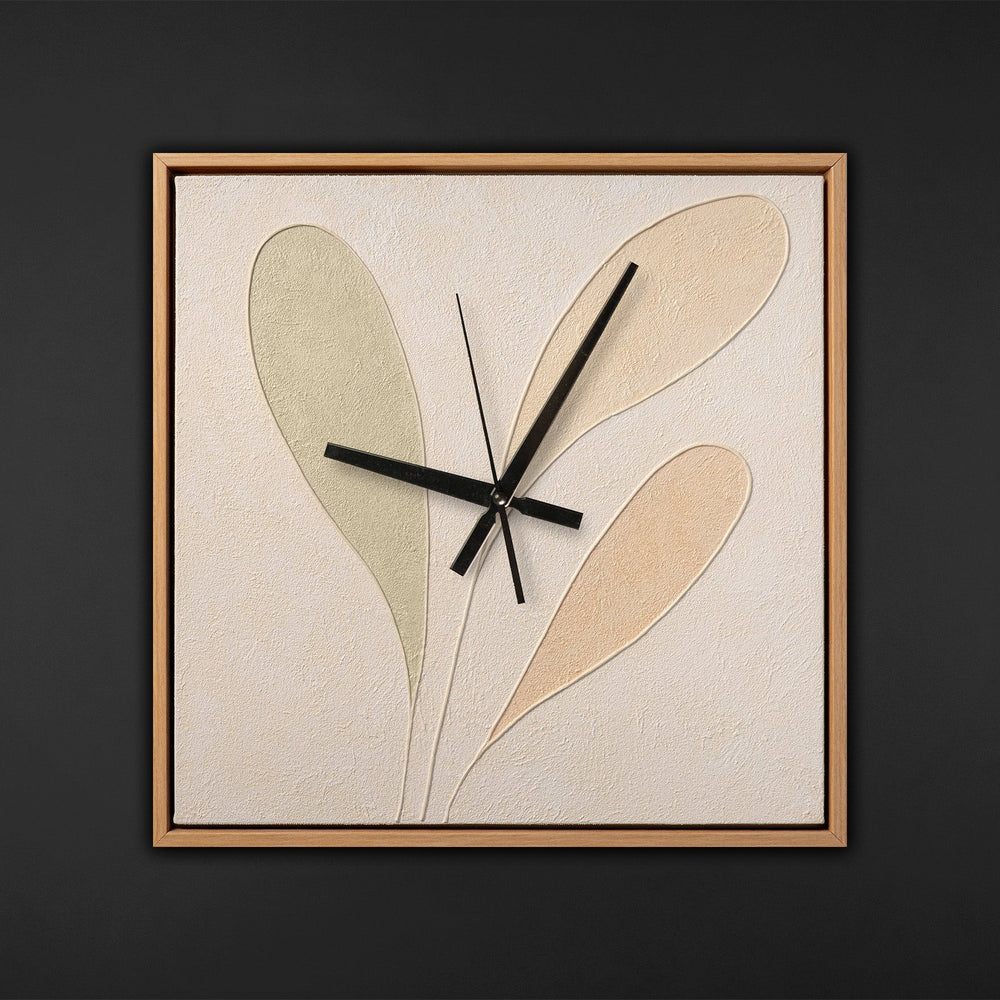 Handgemalte originelle Wanduhr mit floraler Abstraktion – 35×35 cm
