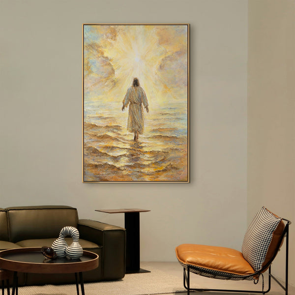 Abstraktes Leinwandbild mit Figur im modernen Wohnzimmer
