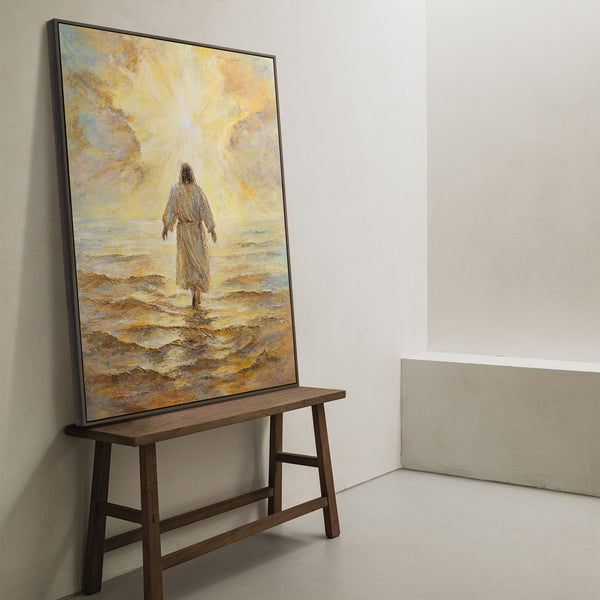 Modernes Leinwandbild mit Figur im Wohnraum
