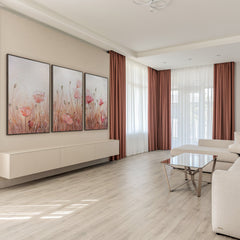 Blumen-Triptychon „April“ — handgemalt in Rosa und Beige, mit Rahmen