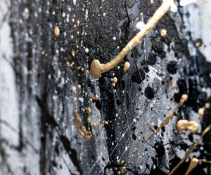 Strukturierte Linien Schwarz Gold handgemalte Acrylkunst