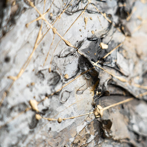 Strukturierte Oberfläche Gold Grau handgemalt Detail Kunst